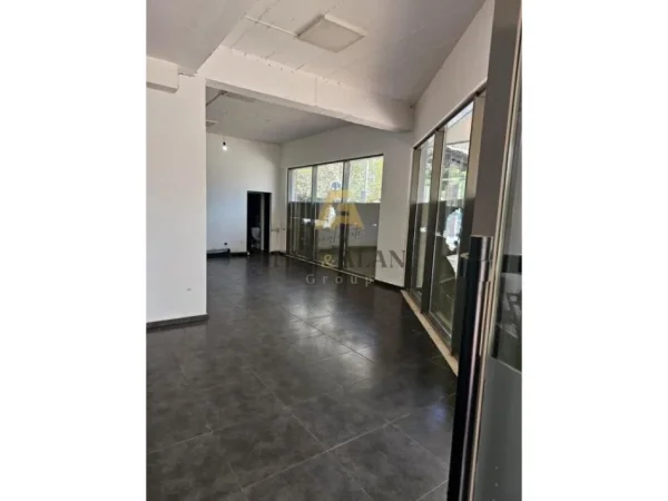 Tirane, shitet ambjent biznesi Kati 0, 82 m² 300.000 € (Komisariati nr 4, Tower Bridge 3)