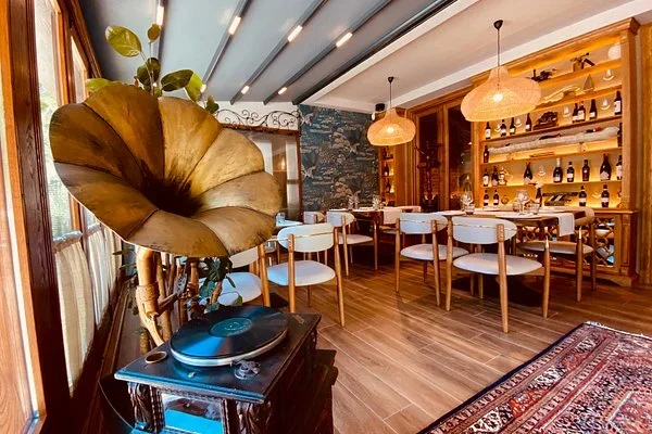 Tirane, shitet bar-resorant Kati 0, 111 m² 30.000 € (sheshi willson)