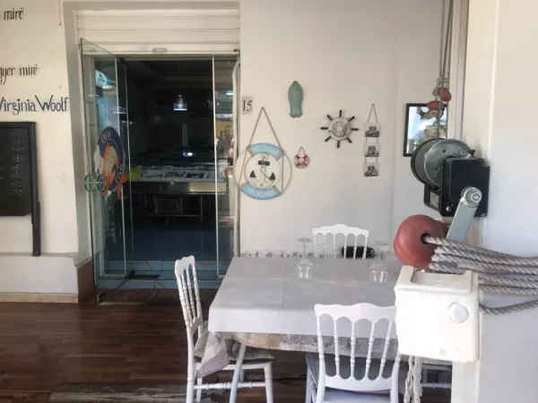 Tirane, shitet bar-resorant Kati 0, 111 m² 30.000 € (sheshi willson)