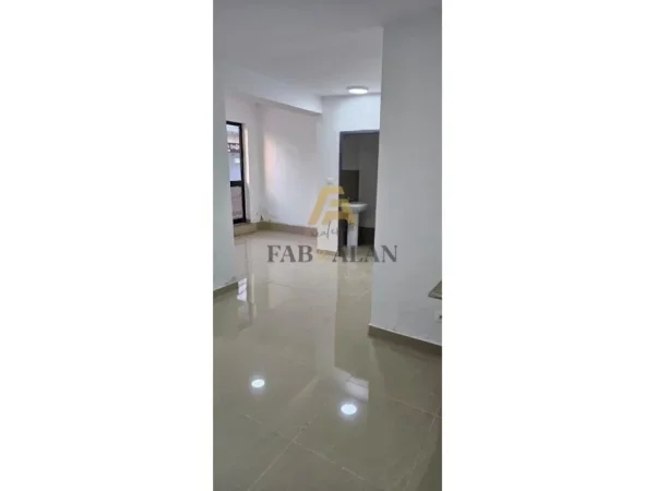 Tirane, jepet me qera ambjent biznesi Kati 0, 30 m² 300 € (Qytet Studenti)