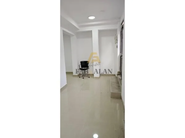 Tirane, jepet me qera ambjent biznesi Kati 0, 30 m² 300 € (Qytet Studenti)