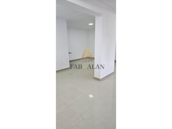 Tirane, jepet me qera ambjent biznesi Kati 0, 30 m² 300 € (Qytet Studenti)