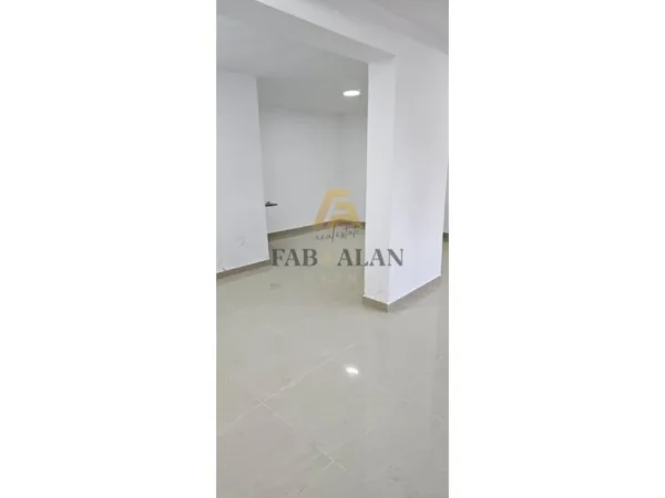 Tirane, jepet me qera ambjent biznesi Kati 0, 30 m² 300 € (Qytet Studenti)