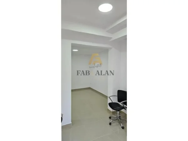 Tirane, jepet me qera ambjent biznesi Kati 0, 30 m² 300 € (Qytet Studenti)