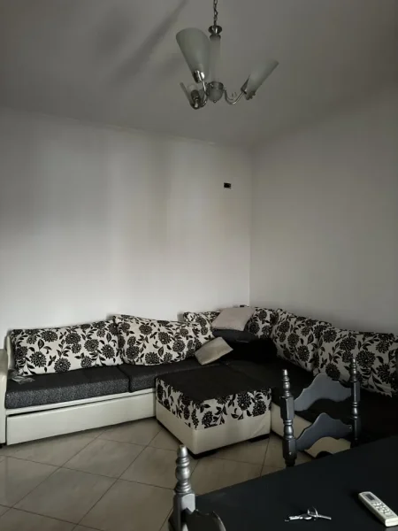 Tirane, jepet me qera apartament 2+1+Ballkon Kati 4, 100 m² 500 € (Don bosko prane xhamise)