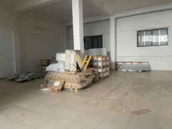 Tirane, jepet me qera magazine Kati 0, 600 m² 2.400 € (RRUGA 5 MAJI)