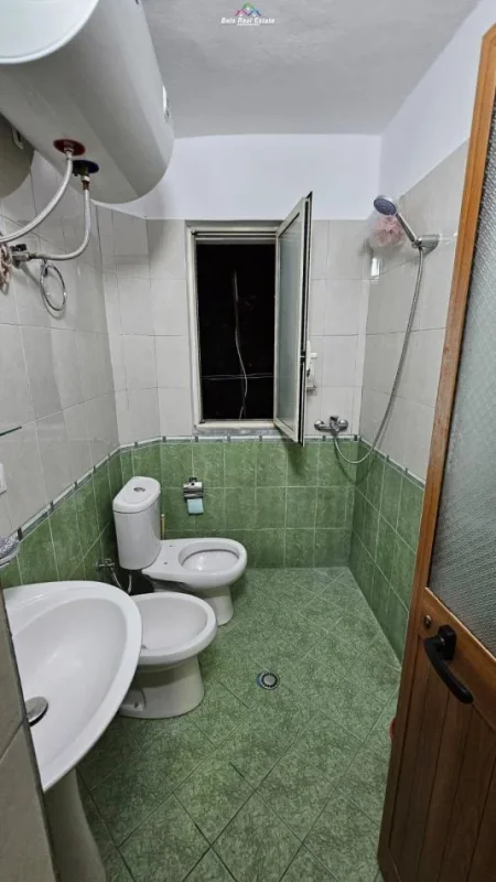 Tirane, jepet me qera apartament 2+1 Kati 4, 67 m² 550 € (ferit xhajko)