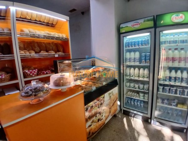 Tirane, shitet dyqan Kati 0, 50 m² (Ish parku autobusave)