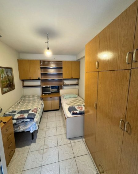 Tirane, jepet me qera apartament 4+1 Kati 1, 200 m² 750 € (Brryli)