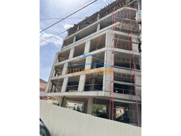 Tirane, shitet apartament 2+1 Kati 3, 119 m² 142.800 € (Shkolla Bashkuar)
