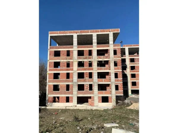 Tirane, shes apartament 3+1+Aneks+Ballkon Kati 4, 168 m² 272.300 € (Rruga e Elbasnait)