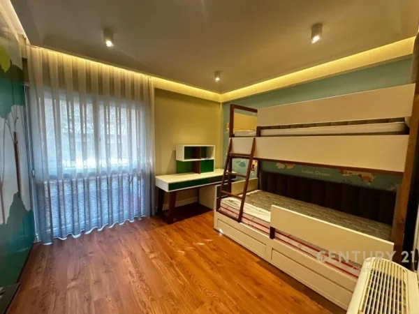 Tirane, shes apartament+verande | Penthouse 3+1+Aneks+Ballkon Kati 4, 178 m² 360.000 € (Kopshti botanik)