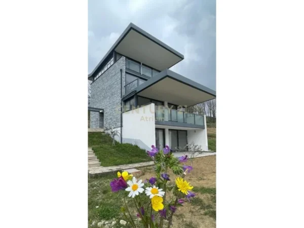 Tirane, shes Vile 3 Katshe Kati 3, 501 m² 900.000 € (Bar Kea)