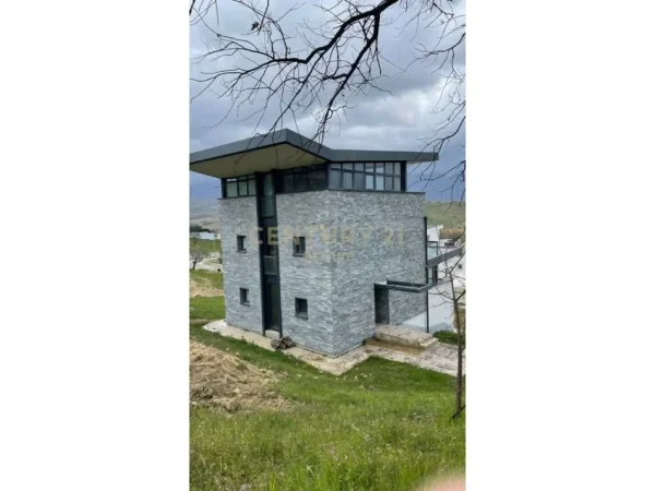 Tirane, shes Vile 3 Katshe Kati 3, 501 m² 900.000 € (Bar Kea)