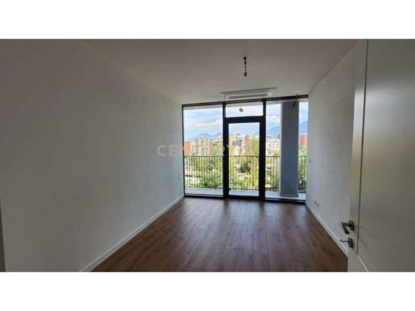Tirane, jepet me qera apartament 2+1+Aneks+Ballkon Kati 2, 132 m² 1.400 € (Lake View)