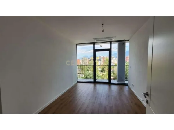 Tirane, jepet me qera apartament 2+1+Aneks+Ballkon Kati 2, 132 m² 1.400 € (Lake View)