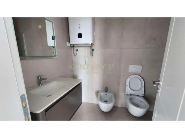 Tirane, jepet me qera apartament 2+1+Aneks+Ballkon Kati 2, 132 m² 1.400 € (Lake View)