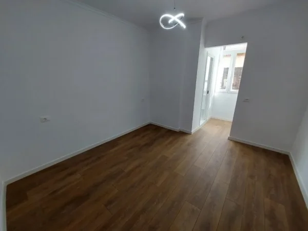 Tirane, shitet apartament 2+1 Kati 5, 90 m² 185.000 € (Medrese)