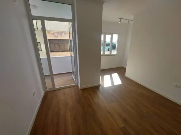 Tirane, shitet apartament 2+1 Kati 5, 90 m² 185.000 € (Medrese)