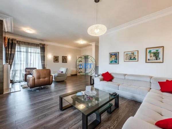 Durres, shitet apartament duplex 1+1 Kati 8, 290 m² (Pallati Sportit,Durres)