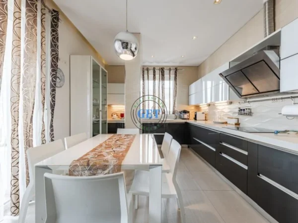 Durres, shitet apartament duplex 1+1 Kati 8, 290 m² (Pallati Sportit,Durres)