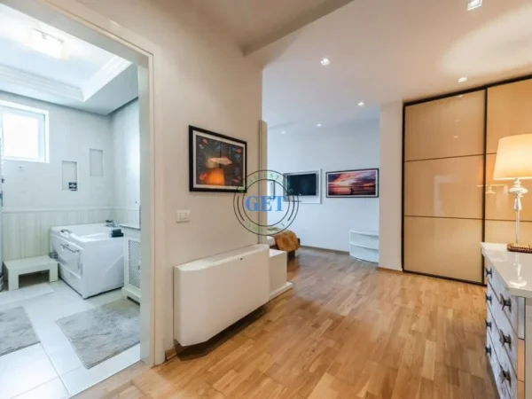 Durres, shitet apartament duplex 1+1 Kati 8, 290 m² (Pallati Sportit,Durres)