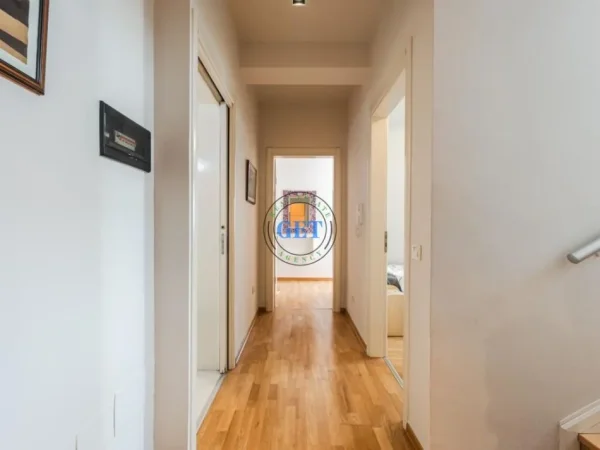 Durres, shitet apartament duplex 1+1 Kati 8, 290 m² (Pallati Sportit,Durres)