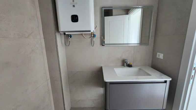 Tirane, jepet me qera 3+1 Kati 2, 132 m² 1.200 € (Liqeni i Tiranes)