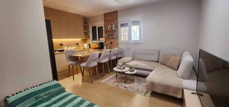 Tirane, shitet apartament 2+1 + 2, Kati 0, 97 m² 135.000 € (Rruga e Dibres, Prane Komisariatit nr. 4, Tirane)