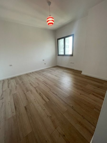 Tirane, jepet me qera apartament 1+1 Kati 1, 77 m² 500 € (Astir)