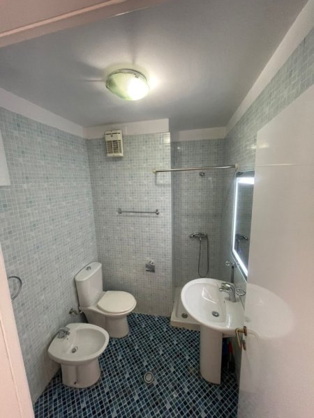 Tirane, jepet me qera apartament 1+1 Kati 1, 77 m² 500 € (Astir)