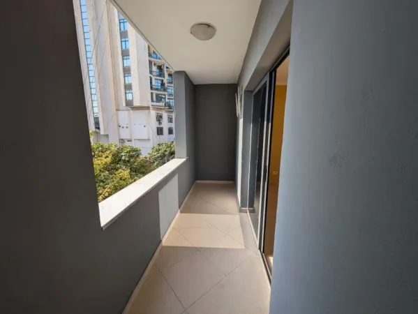 Tirane, Ambient biznesi me qira 70 m nga sheshi Skenderbej