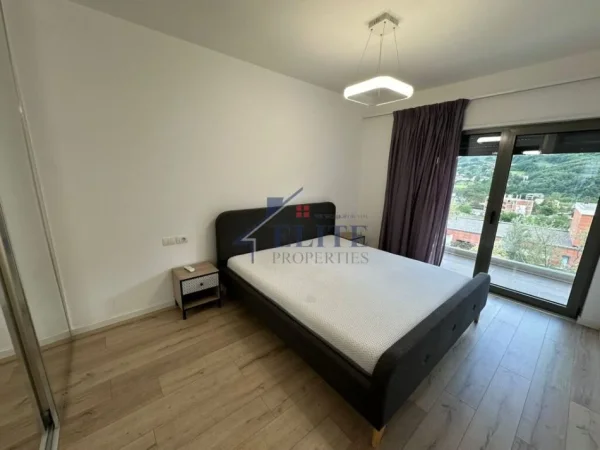 Tirane, jepet me qera apartament duplex 2+1 Kati 0, 132 m² 1.400 € (Olive Grove)