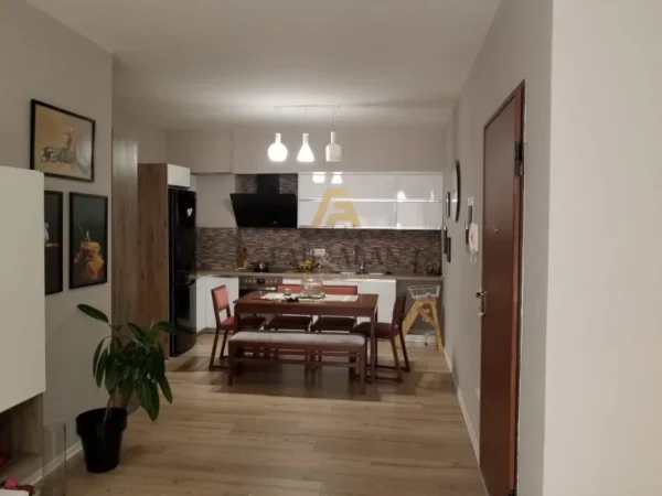 Tirane, shitet apartament 2+1+2 , 94 m² 240.000 € (Liqeni i Thate)
