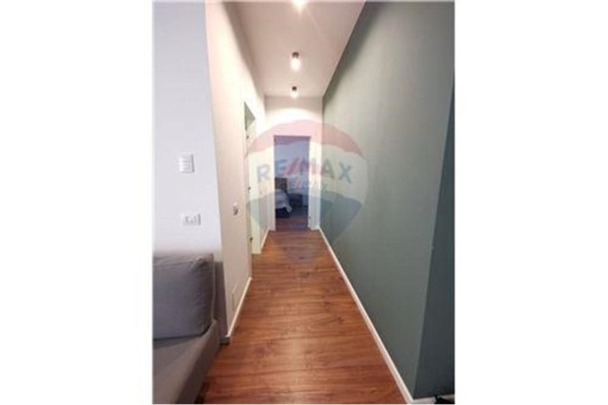 Tirane, shitet apartament 1+1 Kati 5, 75 m² 166.300 € (21 Dhjetori)