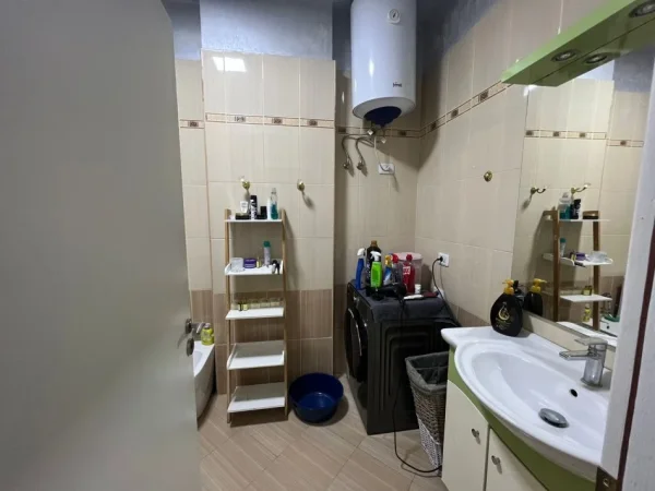 Tirane, jepet me qera apartament 1+1+Ballkon Kati 2, 72 m² 450 € (rruga teodor keko)