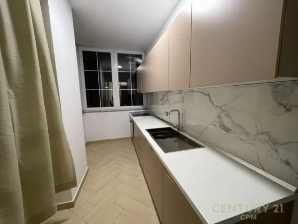 Tirane, jepet me qera apartament 2+1 Kati 4, 133 m² 600 € 