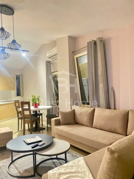 Tirane, jepet me qera apartament 2+1+Ballkon Kati 5, 140 m² 750 € (Liqeni, Rruga Peti)