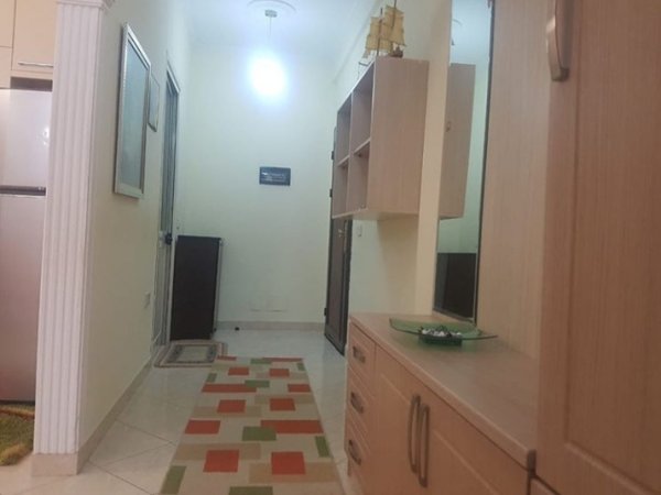 Tirane, jepet me qera apartament 2+1+Ballkon Kati 2, 97 m² 400 € (Yzberisht prane KMY)