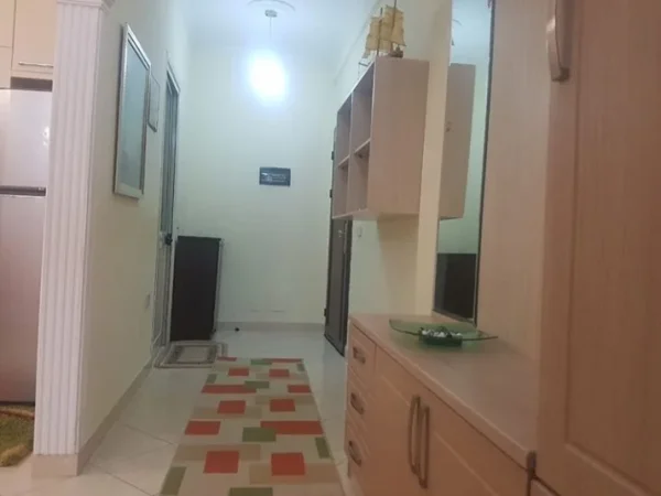 Tirane, jepet me qera apartament 2+1+Ballkon Kati 2, 97 m² 400 € (Yzberisht prane KMY)