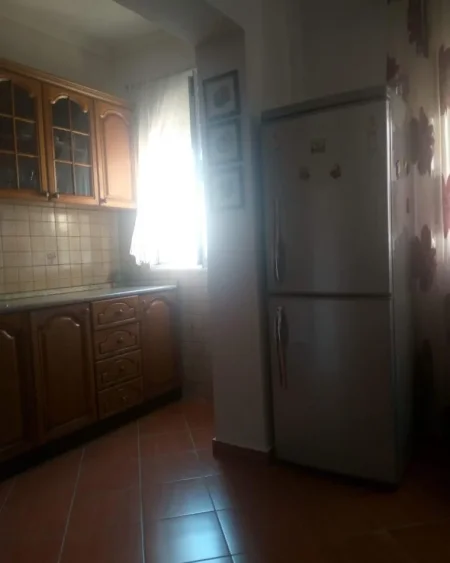 Tirane, shes apartament 2+1+Ballkon Kati 5, 84 m² 108.000 € (Ali Dem, Rr. idriz Dollaku)