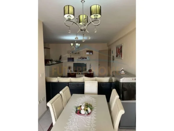 Tirane, shitet apartament 2+1 Kati 5, 121 m² 125.000 € (UNAZA E RE)
