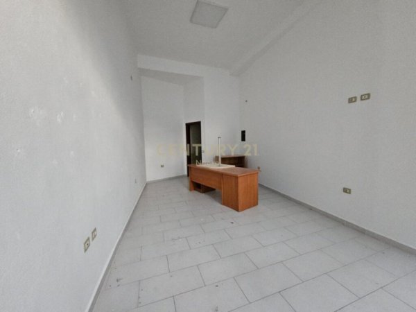 Tirane, shes ambjent biznesi Kati 0, 32 m² 95.000 € (Ish Stacioni i Trenit)