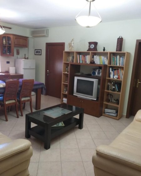 Tirane, shes apartament 3+1+Ballkon Kati 5, 80 m² 110.000 € (Rr. Bardhyl te Bar Oslo)