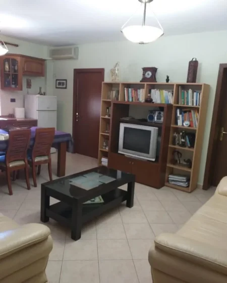 Tirane, shes apartament 3+1+Ballkon Kati 5, 80 m² 110.000 € (Rr. Bardhyl te Bar Oslo)