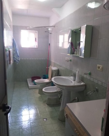 Tirane, shes apartament 3+1+Ballkon Kati 5, 80 m² 110.000 € (Rr. Bardhyl te Bar Oslo)