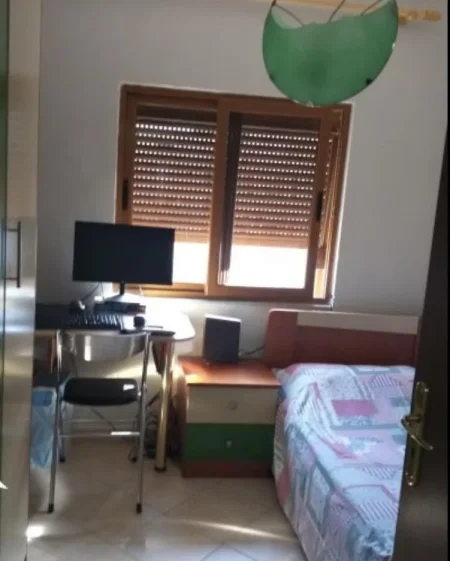 Tirane, shes apartament 3+1+Ballkon Kati 5, 80 m² 110.000 € (Rr. Bardhyl te Bar Oslo)
