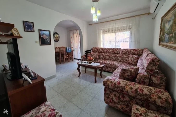 Tirane, jepet me qera apartament 1+1 Kati 2, 62 m² 800 € (RRUGA E DURRESIT)
