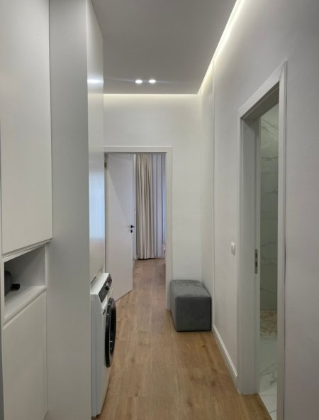 Tirane, jepet me qera apartament 1+1 Kati 3, 70 m² 900 € (Rruga e Kosovareve)
