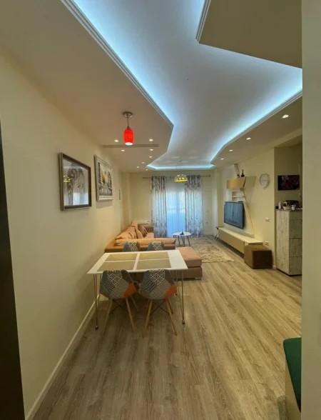 Tirane, jepet me qera apartament 1+1 Kati 6, 75 m² 850 € (Komuna e Parisit)